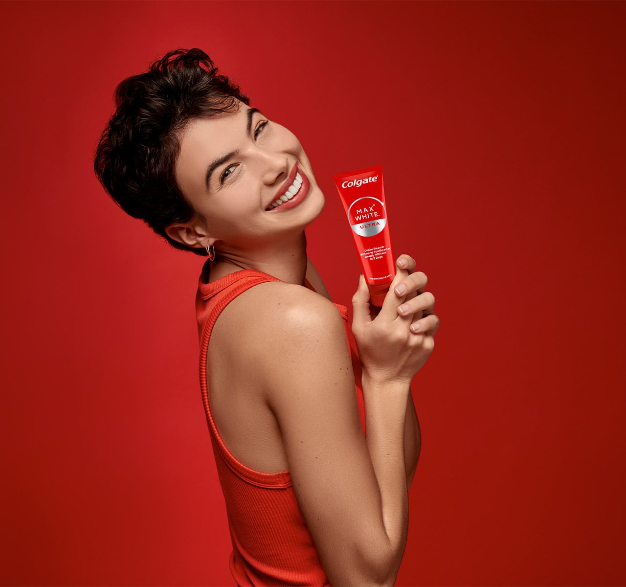 Woman holding Overnight Pen